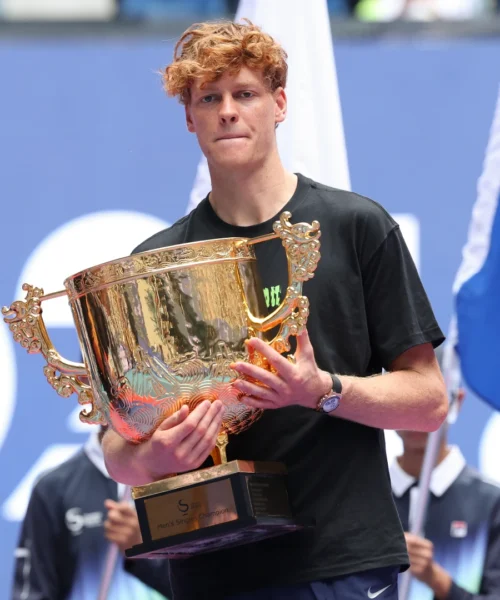 Jannik Sinner fa festa a Pechino ma pensa già a fare il bis a Shanghai