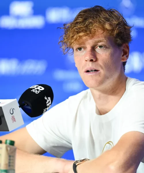 Jannik Sinner e il paragone con Novak Djokovic: “Non ha senso”