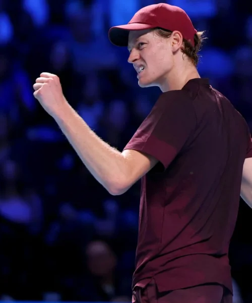 Jannik Sinner eroico a Vienna: sua la finale in rimonta su Alexander Zverev