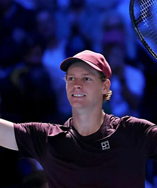 Jannik Sinner batte Alexander Zverev zoppicando e rivela il suo segreto
