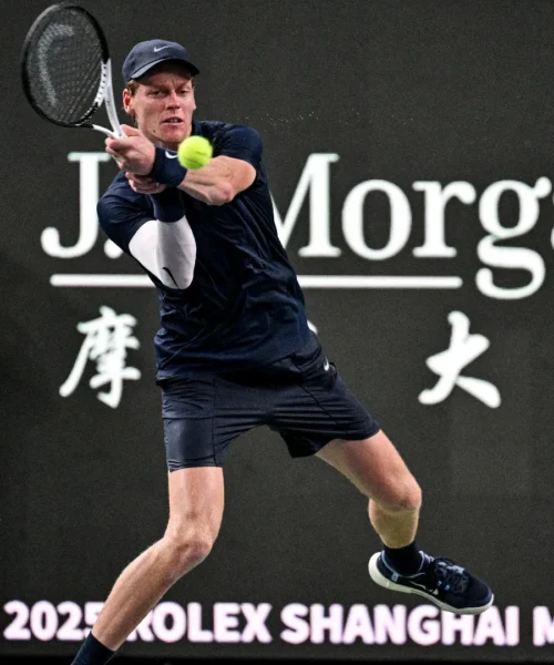 A Shanghai Jannik Sinner si ritira nel terzo set contro Tallon Griekspoor