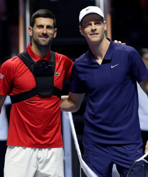 Jannik Sinner si sbarazza di Novak Djokovic: le foto