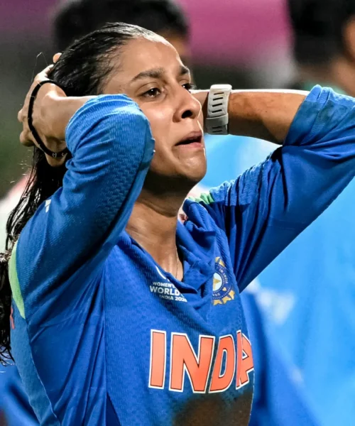 La stella scoppia a piangere dopo settimane di crisi: immagini