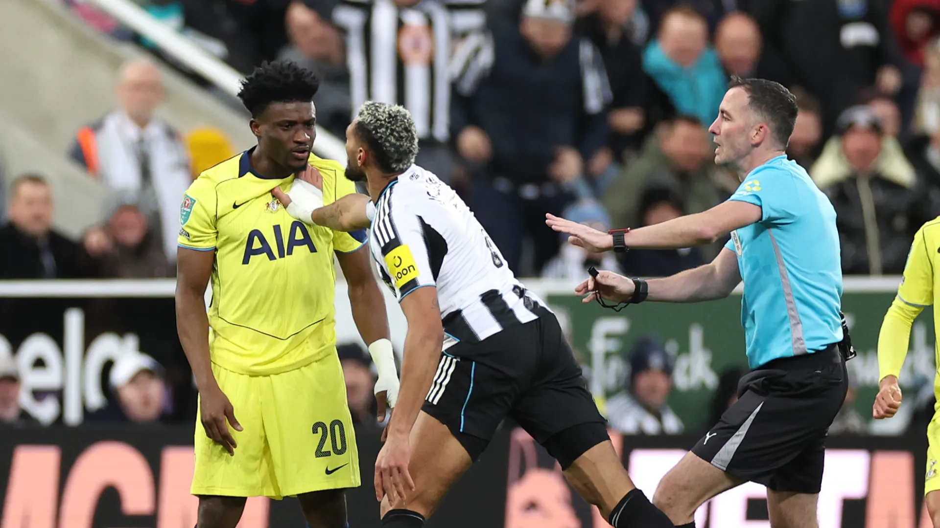 Non è la prima volta che Joelinton litiga in maniera vigorosa contro gli avversari