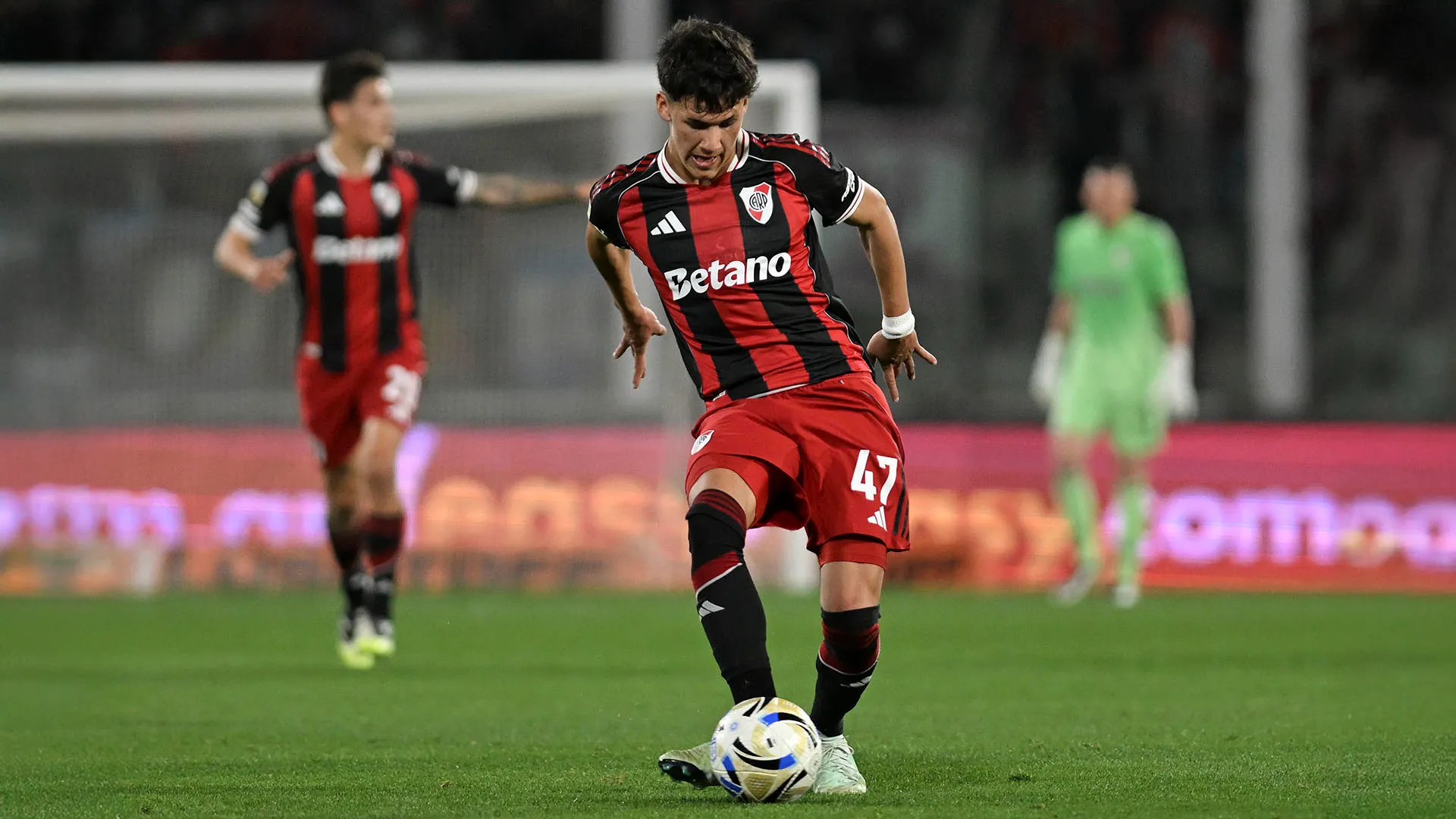 Nasce come trequartista ma può svariare su tutto il fronte offensivo
