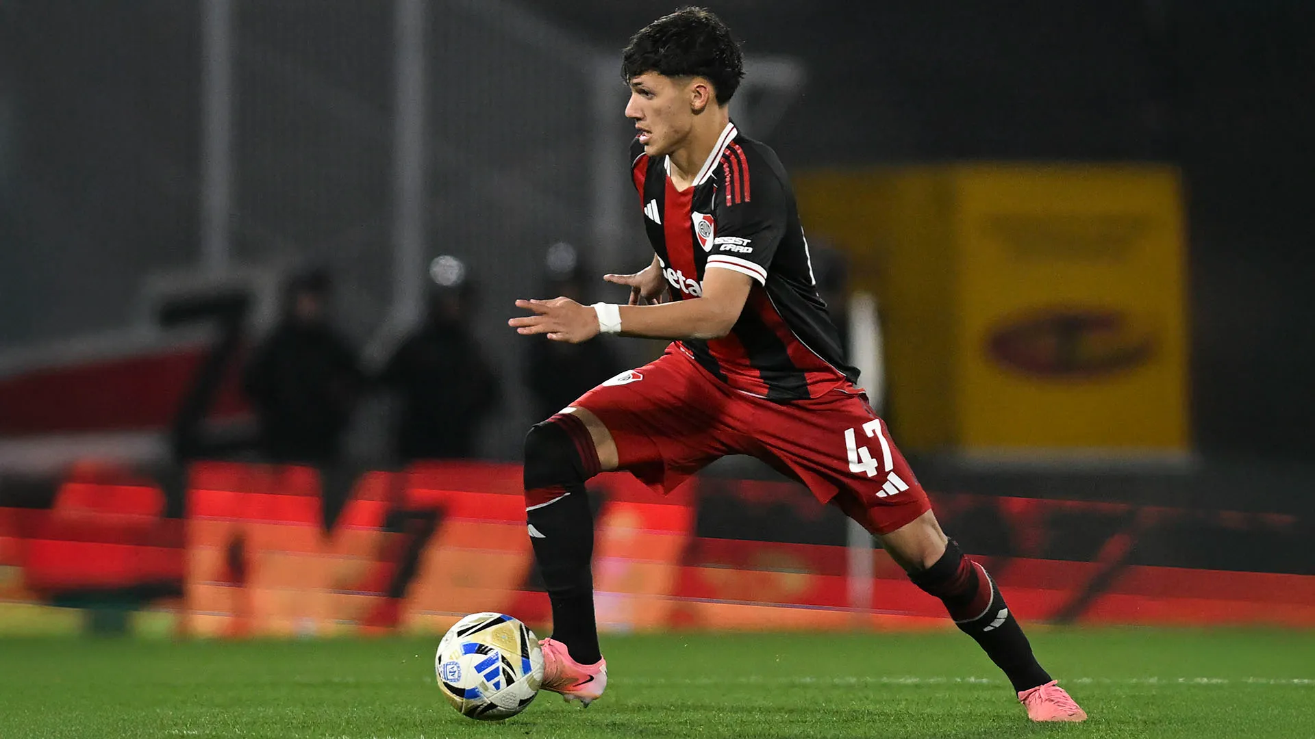 Giocatore dotato di grande creatività, Meza è un punto fermo della nazionale argentina Under 17
