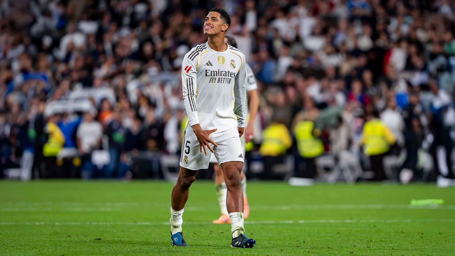 Tuttavia durante i festeggiamenti il giocatore è stato ripreso dalle telecamere mentre faceva un gesto volgare