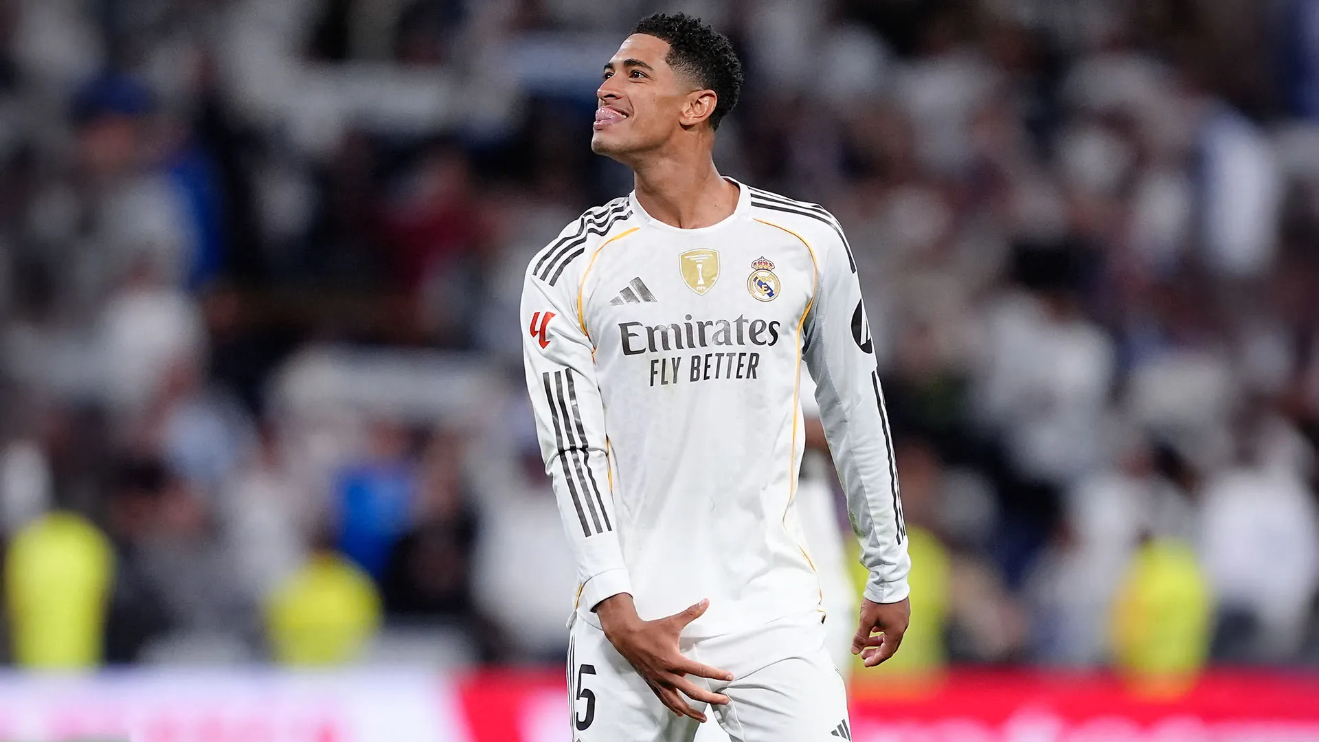 Bellingham si è indicato l'inguine mentre tirava fuori la lingua davanti ai tifosi