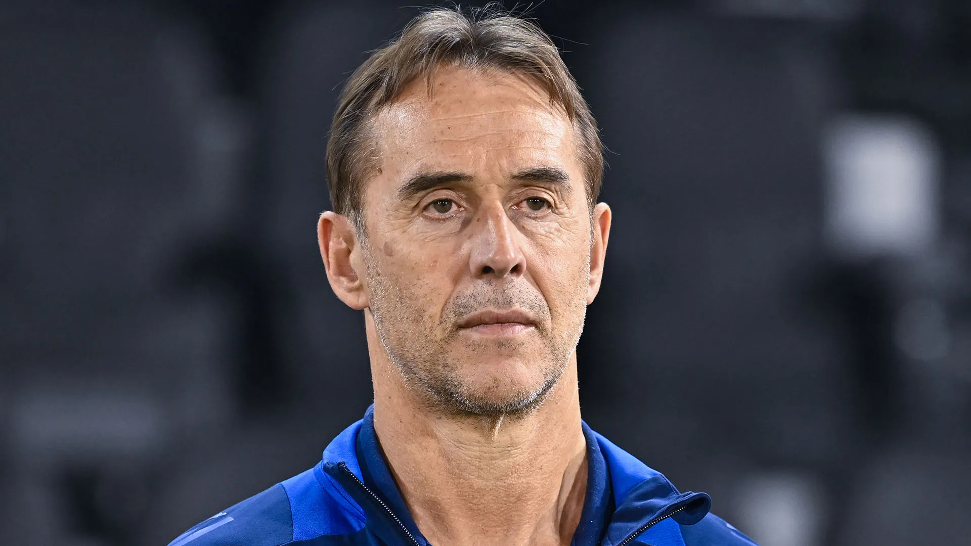 Disavventura per Julen Lopetegui durante la partita tra Qatar e Emirati Arabi