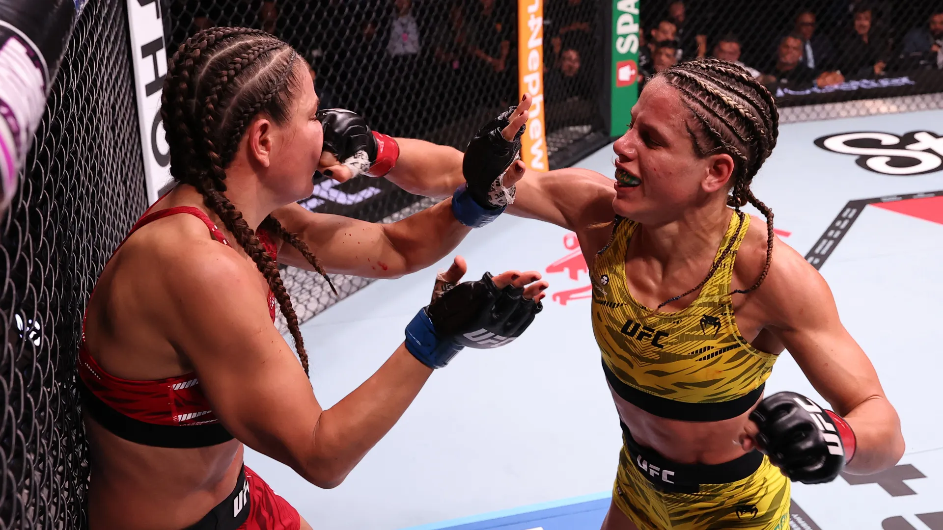 La Kowalkiewicz ha provato a difendersi ma non c'è stato nulla da fare