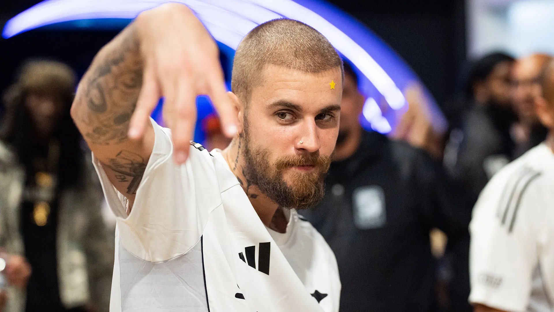 Si tratta del settimo album in studio del cantante canadese