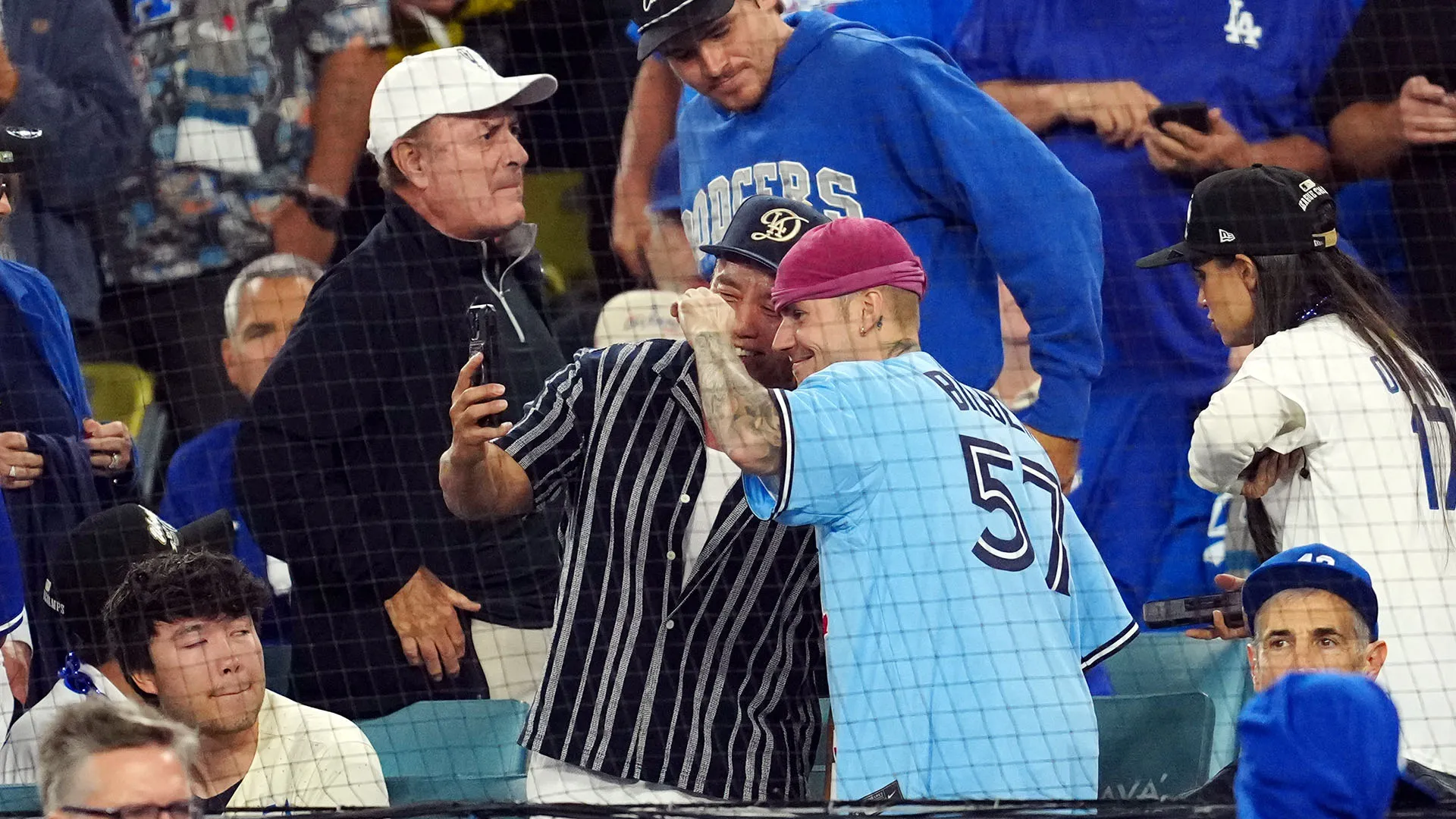 Tantissimi tifosi hanno chiesto un selfie a Justin Bieber