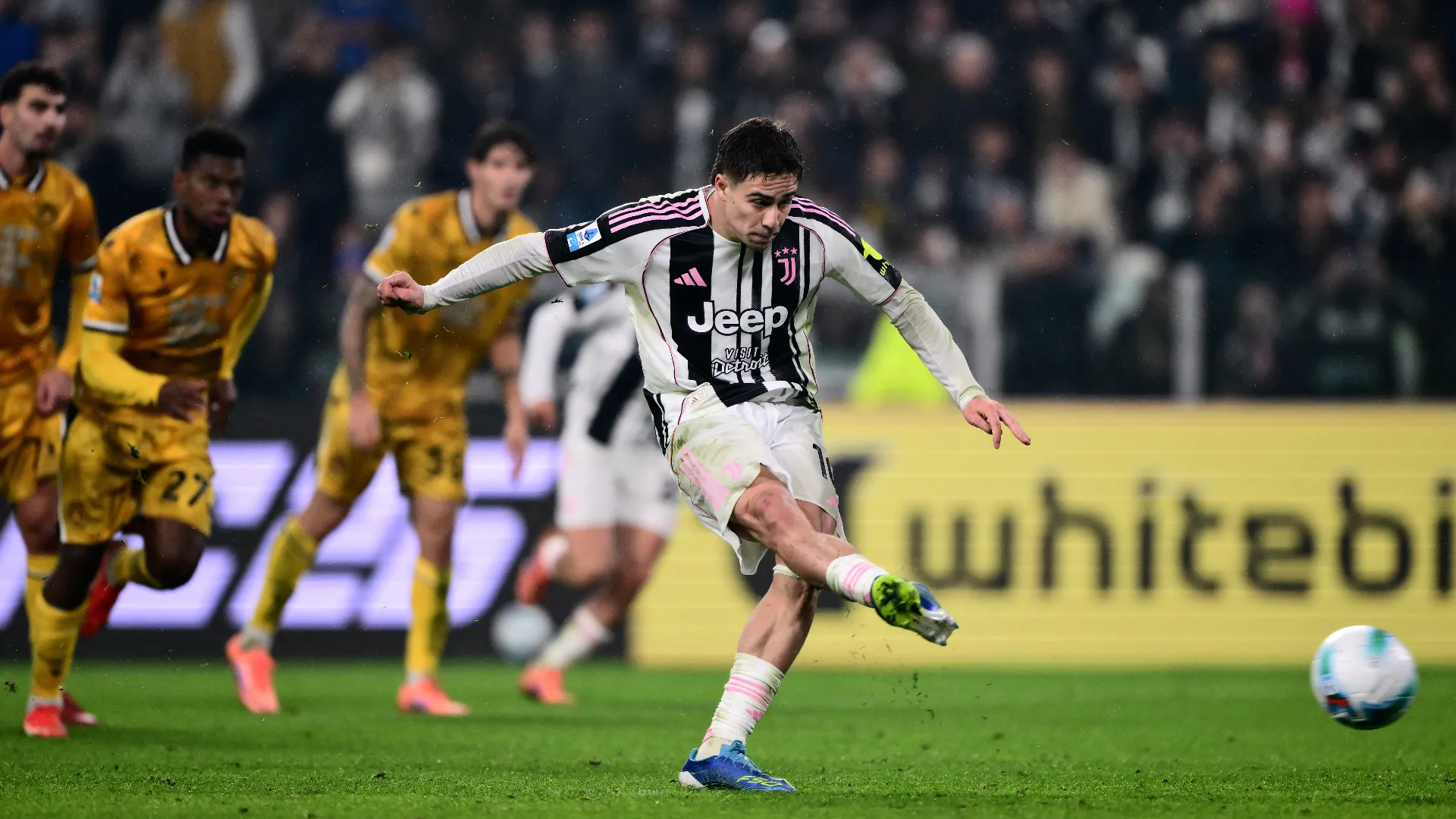 In pieno recupero nuovo calcio di rigore per i ragazzi di Brambilla... 