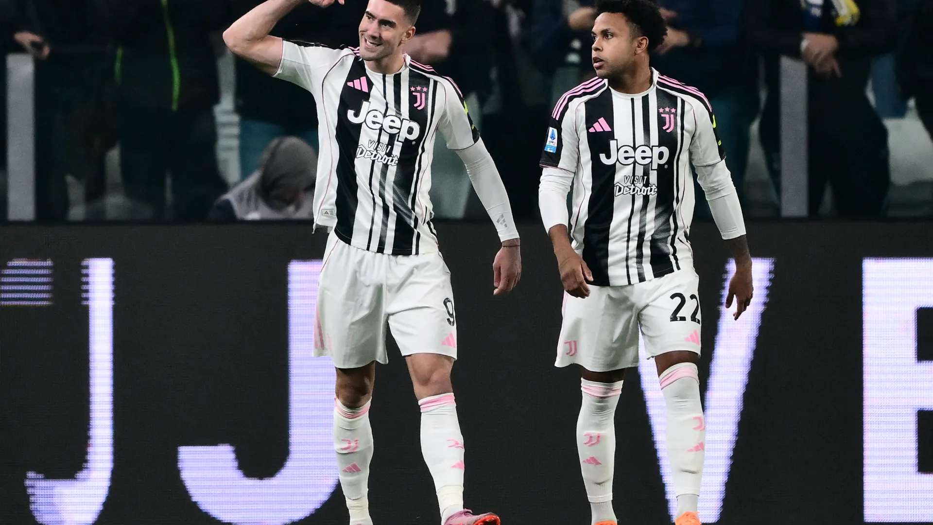 Dusan Vlahovic titolare e subito protagonista della sfida