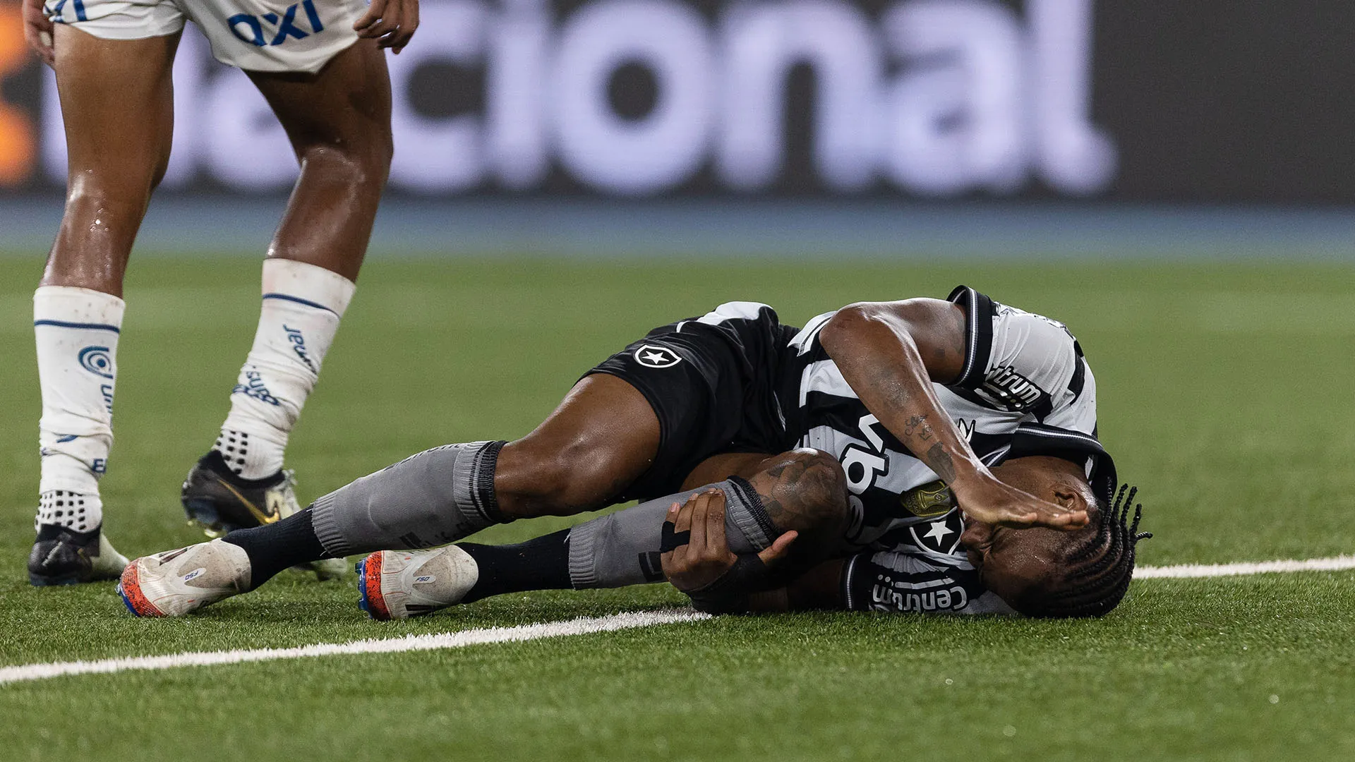 Kaio Pantaleão ha avuto la peggio dopo un contrasto di gioco con il portiere del Bahia Ronaldo