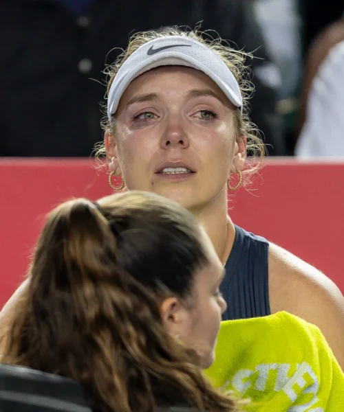 Katie Boulter scoppia in lacrime dopo l’infortunio: le foto