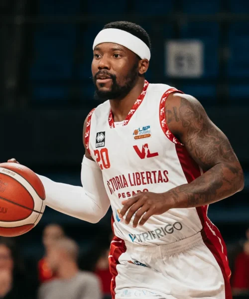 Tegola per Pesaro, trauma contusivo osteoarticolare per Kay Felder