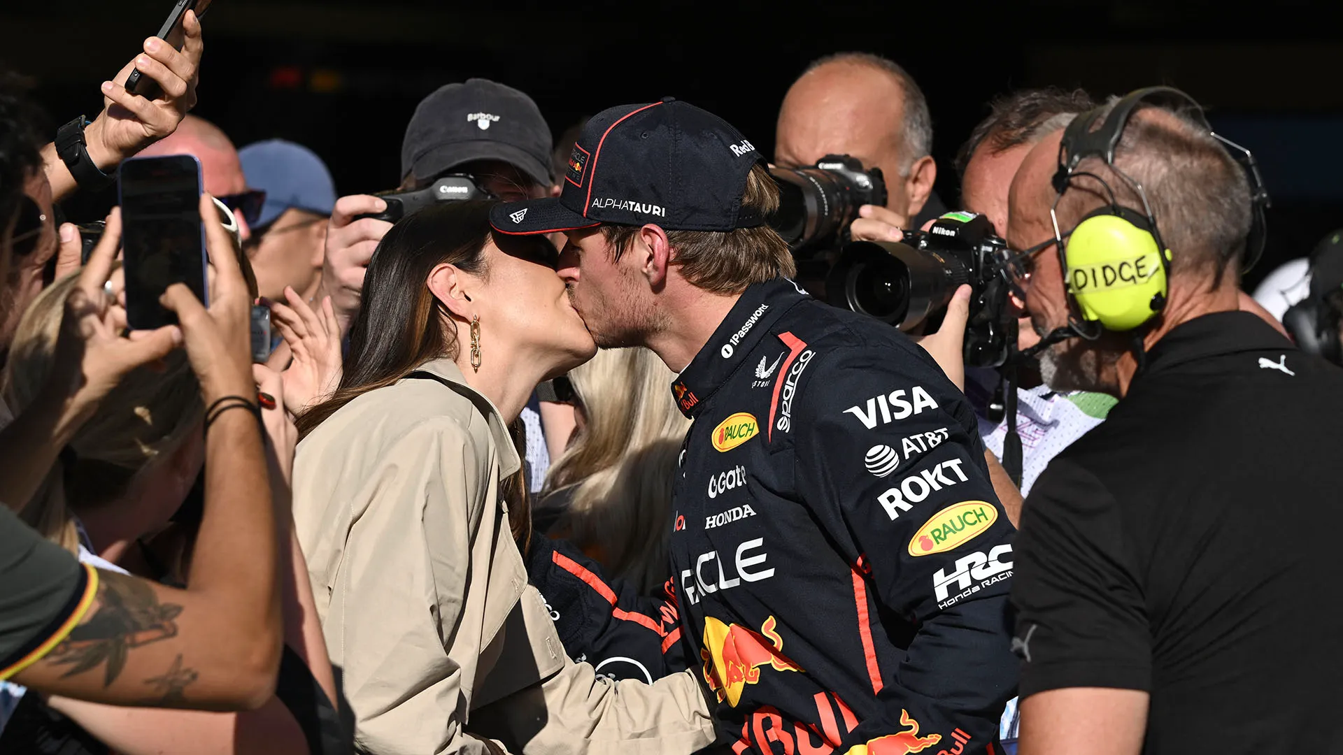 Kelly è spesso avvistata al fianco di Verstappen durante i weekend di gara