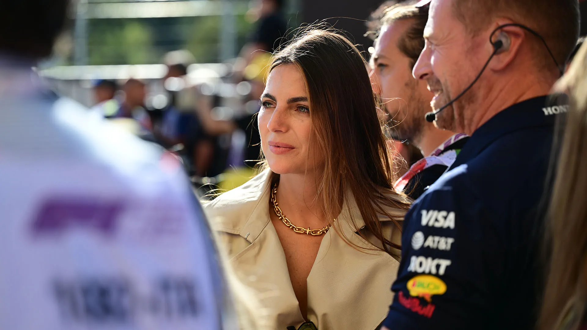La relazione tra il pilota campione del mondo e la modella e blogger brasiliana va a gonfie vele