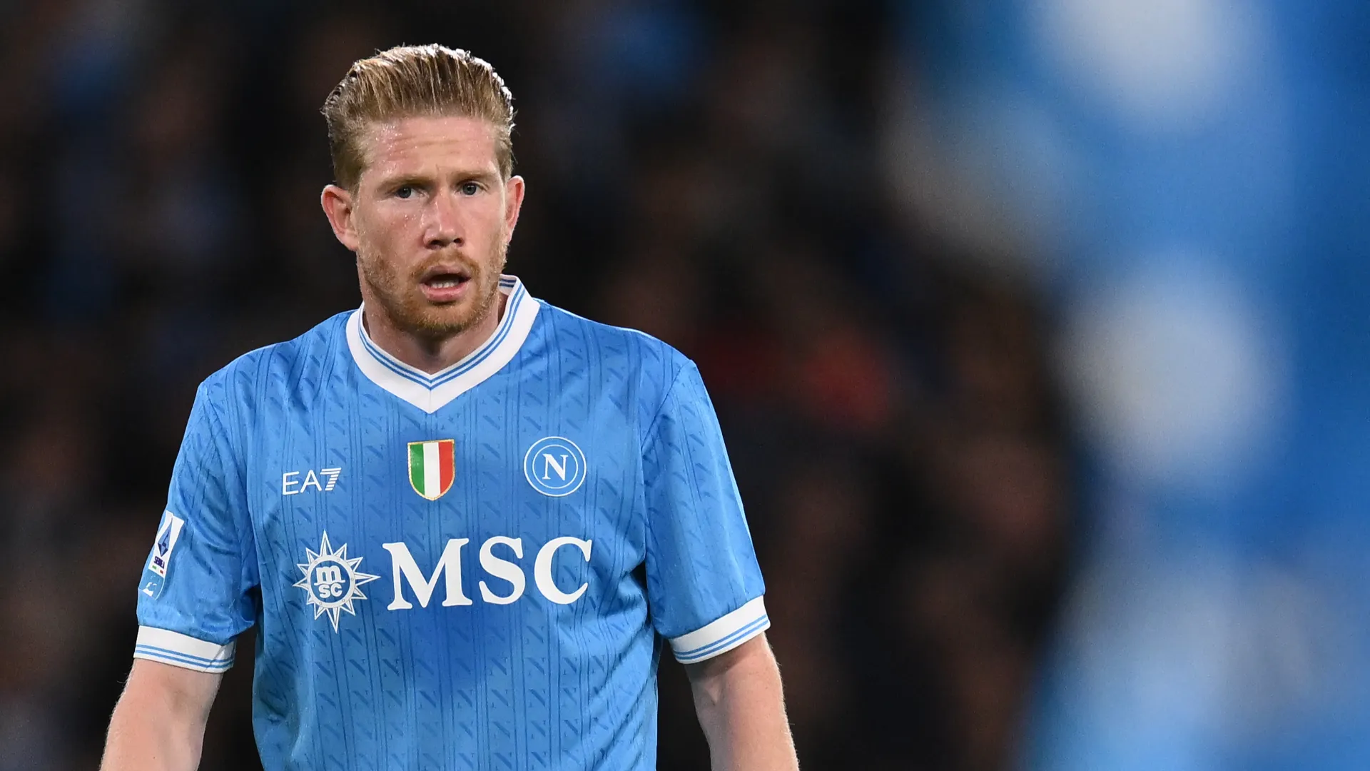 Si fa male mentre calcia il rigore, Kevin De Bruyne lascia Napoli-Inter