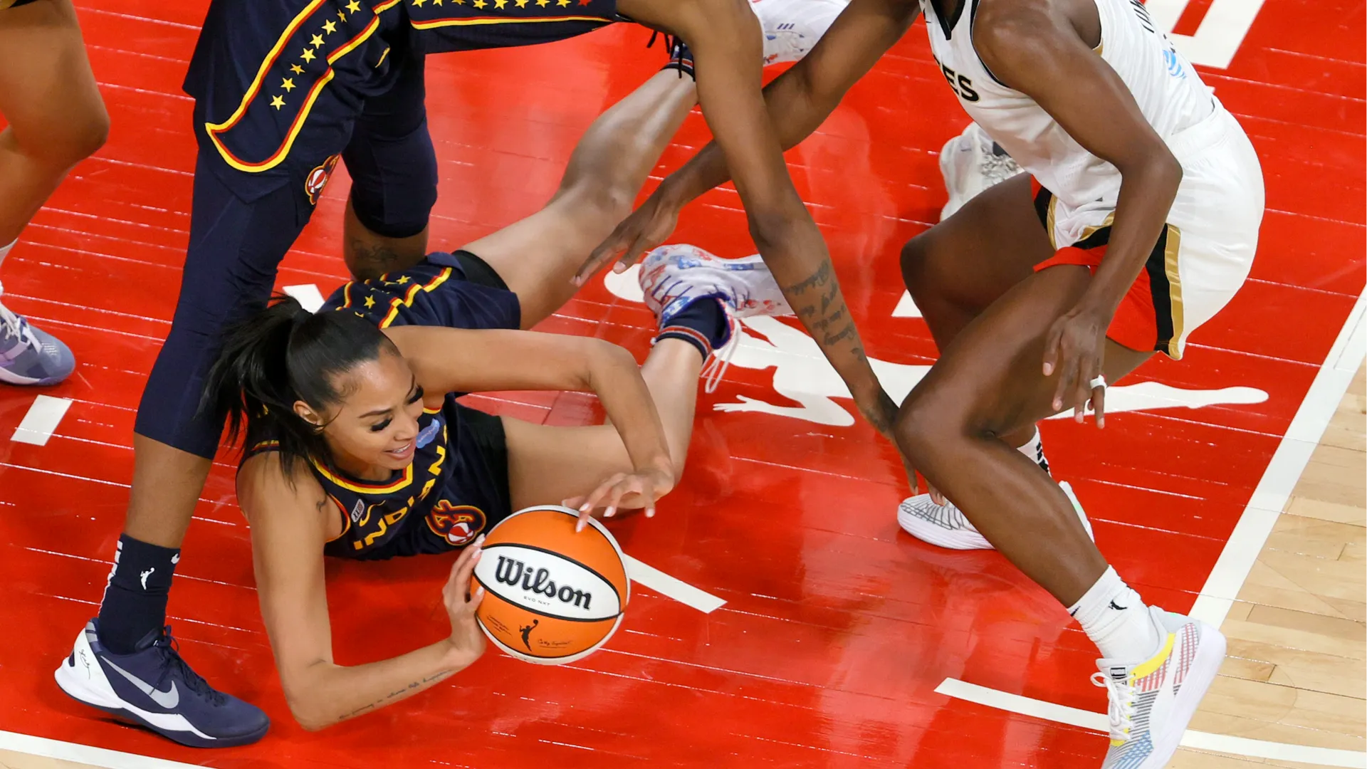 In carriera ha anche vestito la maglia dei Chicago Sky