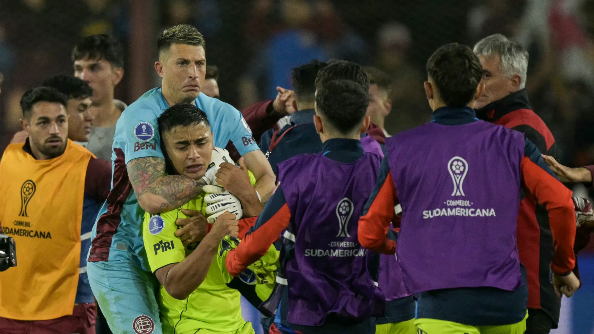 Bruttissimo il gesto di Nahuel Losada contro un avversario: una scena pessima