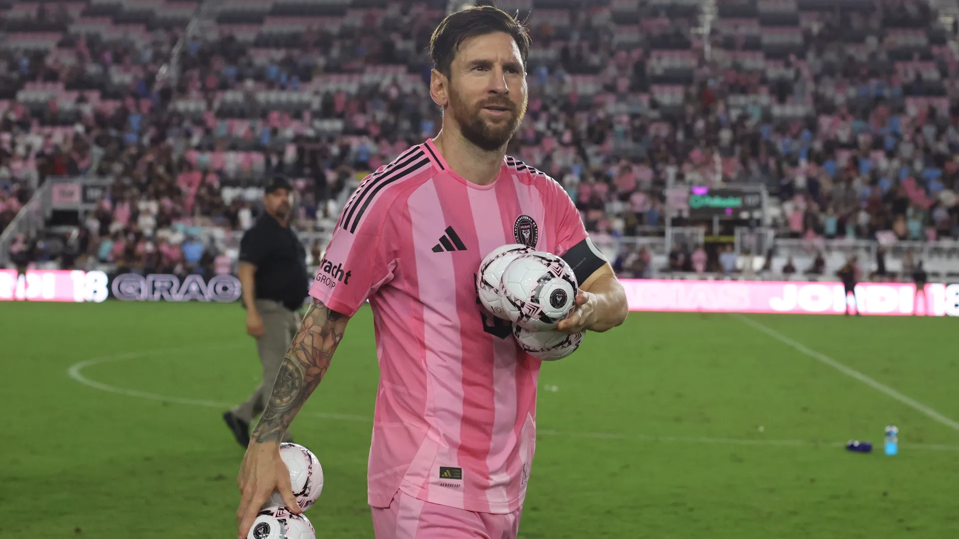 2- Medaglia d'argento per Lionel Messi con 110,4 milioni di euro
