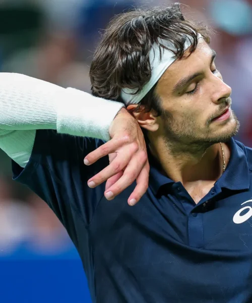 Lorenzo Musetti si ferma agli ottavi a Shanghai: Auger-Aliassime lo piega in due set