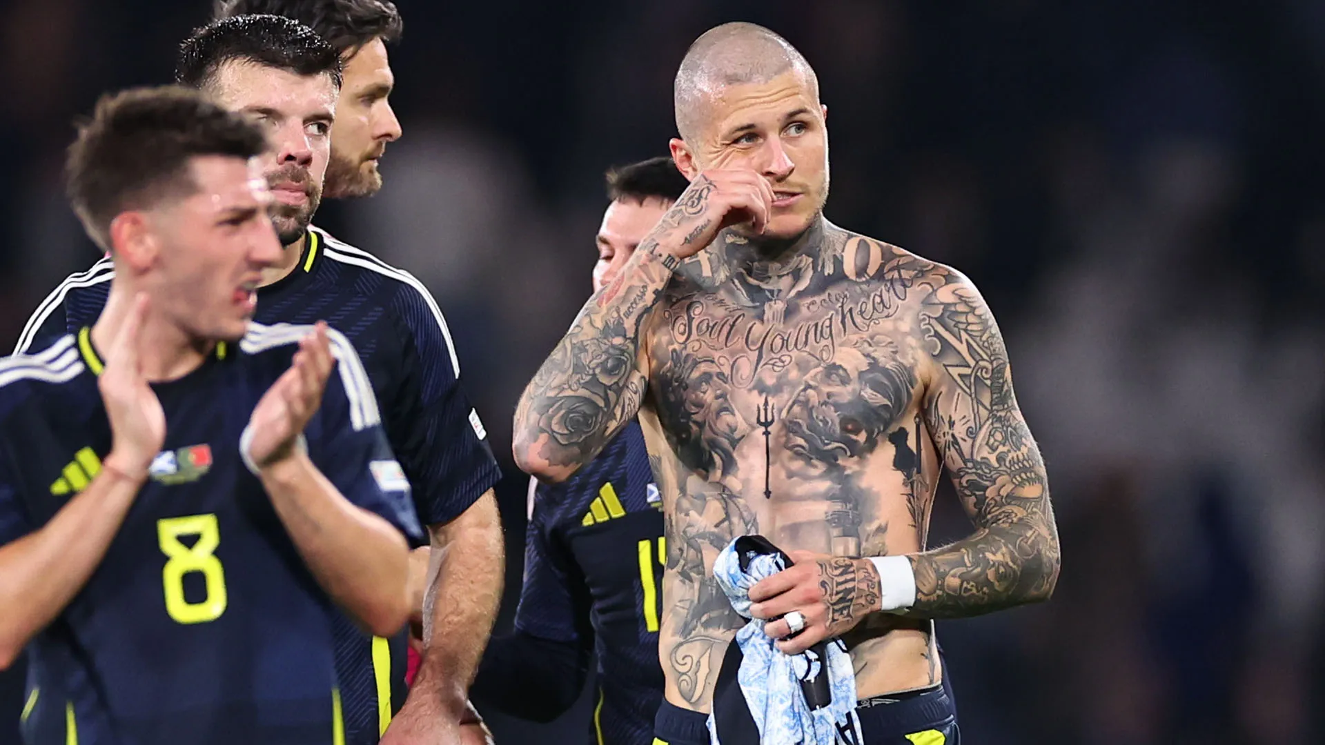 Lyndon Dykes, le foto del calciatore più spaventoso al mondo