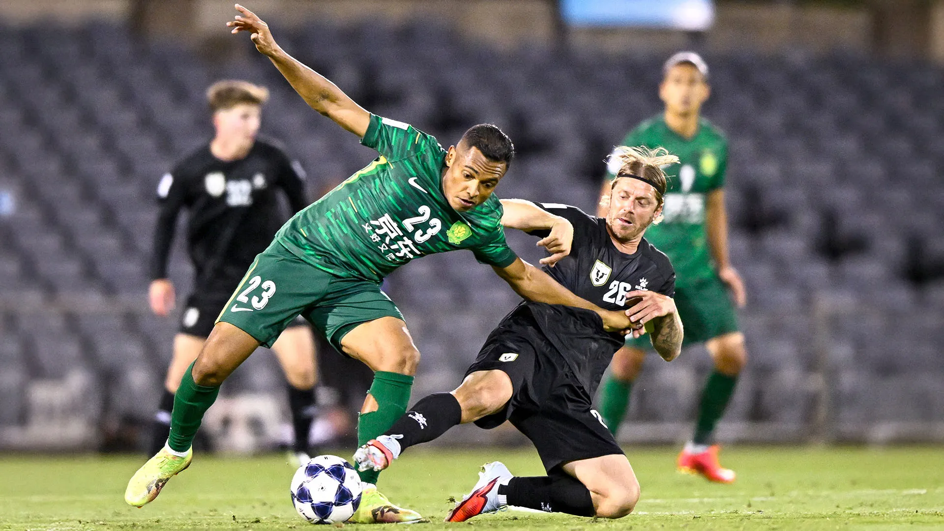 Ecco un'altra immagine di uno dei numerosi contrasti durante Macarthur-Beijing Guoan
