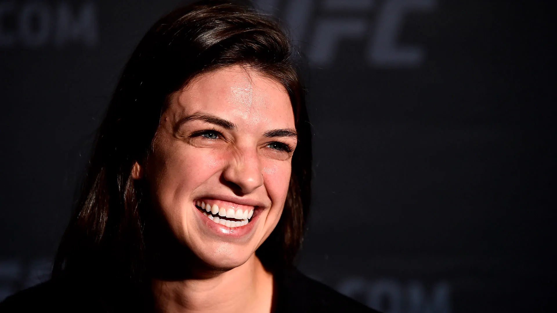 Nel 2020 Mackenzie Dern è diventata la prima donna nella storia della UFC a vincere un incontro tramite kneebar
