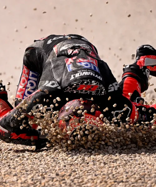 Terrore in pista: le foto delle paurose cadute in moto in Australia