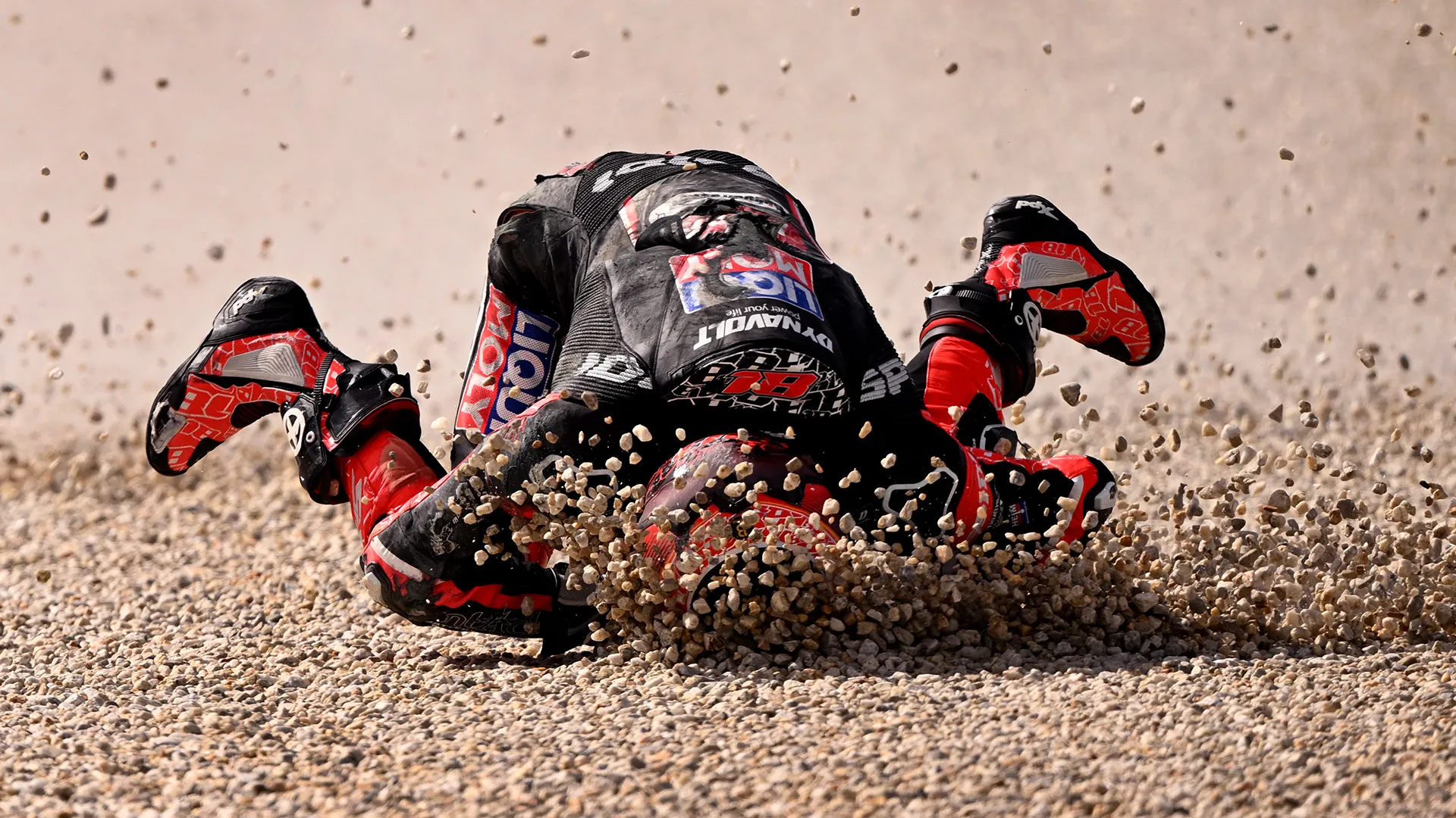 Terrore in pista: le immagini delle paurose cadute in moto in Australia