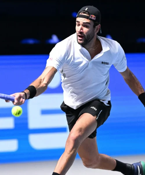 Matteo Berrettini lotta, ma non basta: Alex De Minaur in semifinale a Vienna