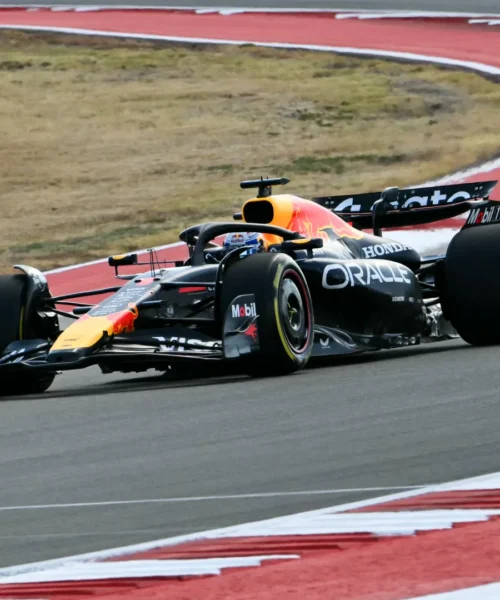 Max Verstappen domina la sprint di Austin, patatrac McLaren