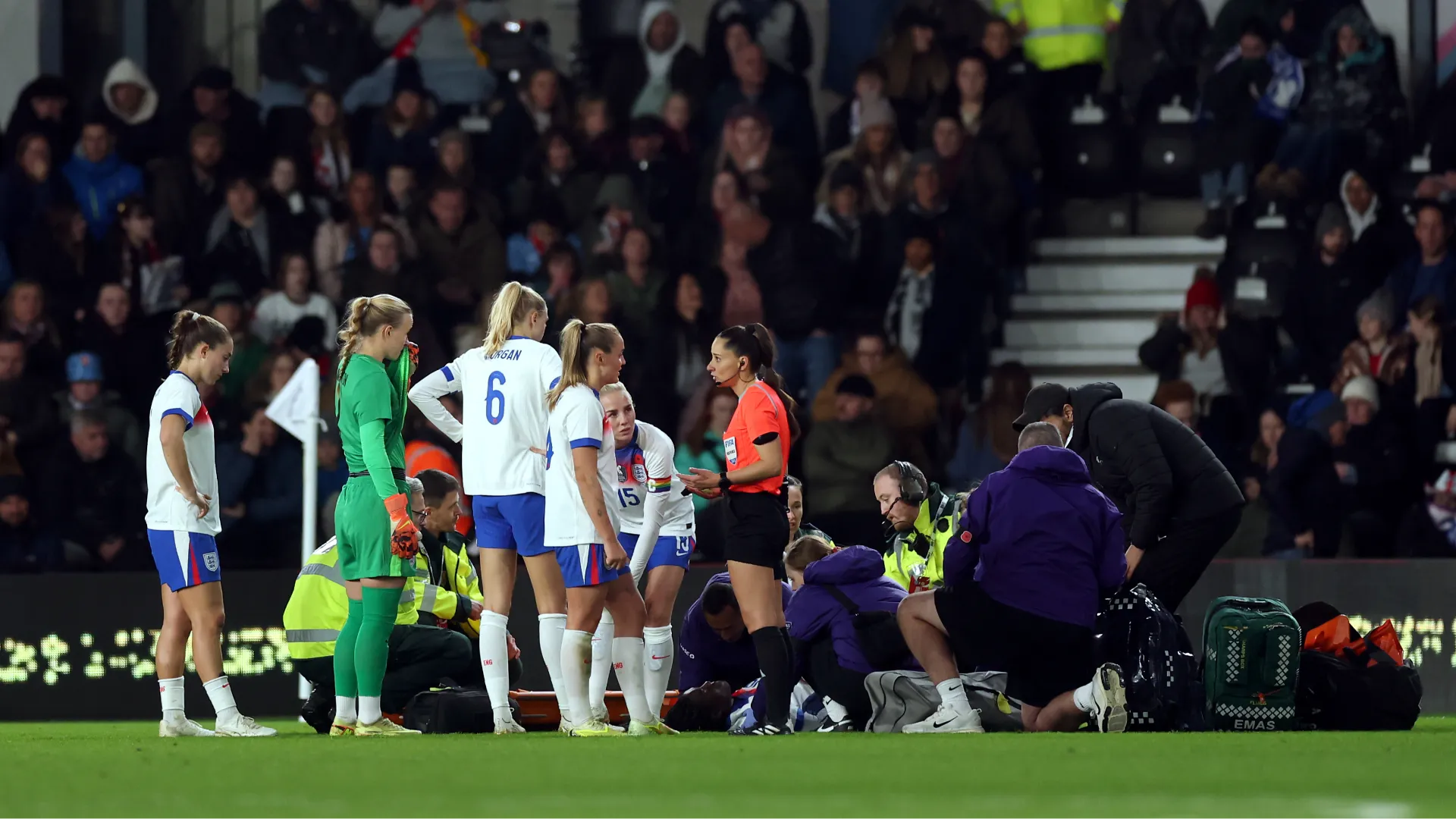La stella ha subito urlato dal dolore e l'arbitro ha interrotto il gioco