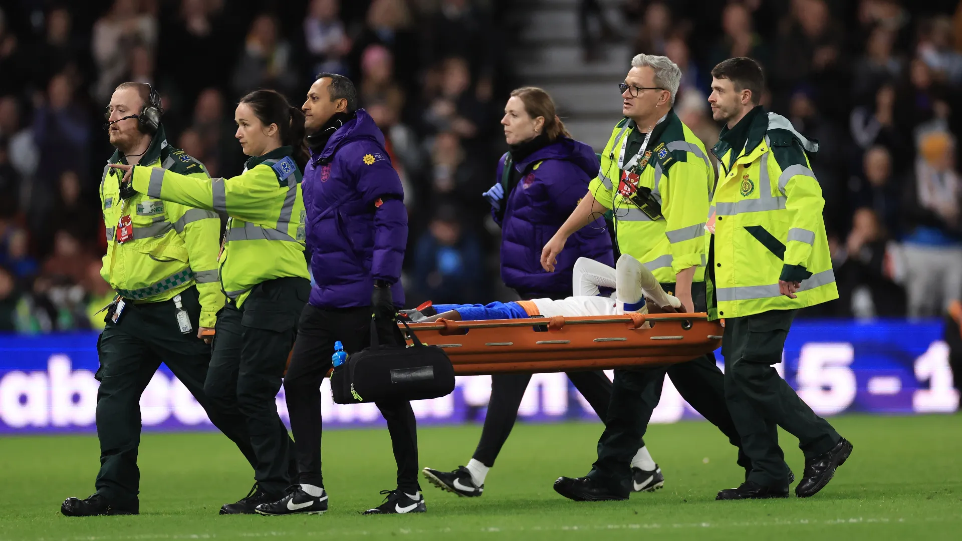 Mani sul viso per Michelle Agyemang: copriva le lacrime