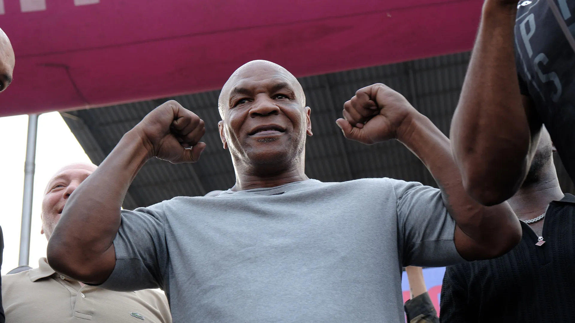 Presente anche Mike Tyson, che ha incontrato i giovani pugili locali

