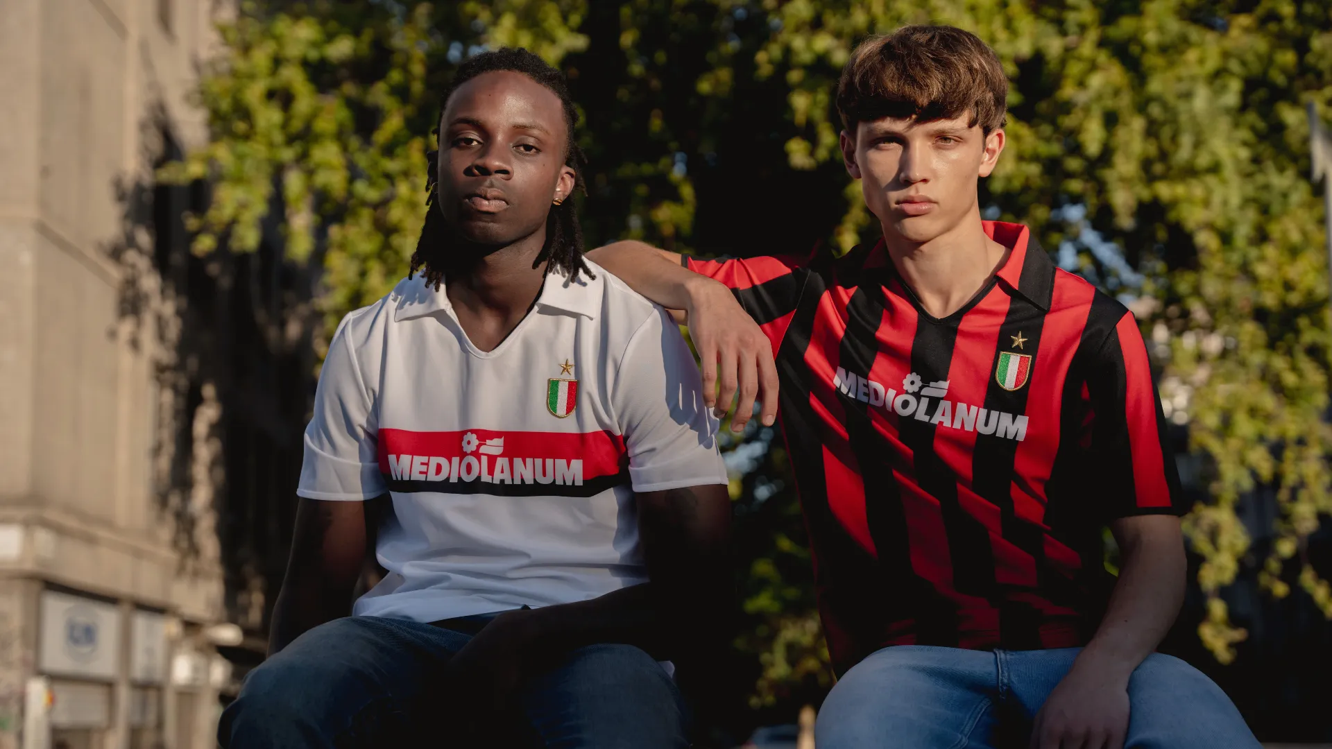 Il club rossonero ha organizzato lo shooting promozionale nelle strade di Milano