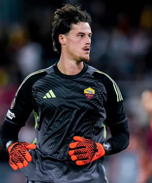 Roma, Mile Svilar sfida l’Inter
