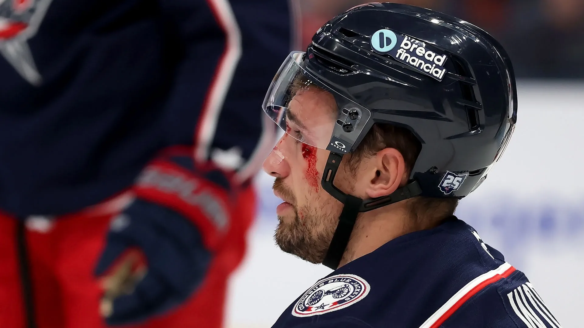 Il difensore dei Devils, Dougie Hamilton, è stato penalizzato con una double minor per il fallo
