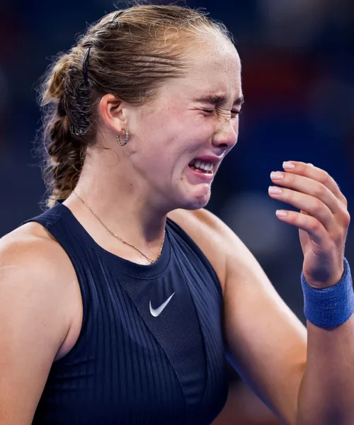 Laura Siegemund fa piangere Mirra Andreeva: le foto da Wuhan