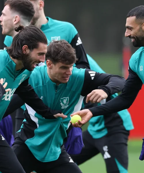 Il Liverpool cambia sport e si dà al tennis: le immagini