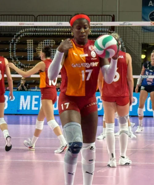 Myriam Sylla schiacciata tra le polemiche, incredibile decisione del coach: le foto