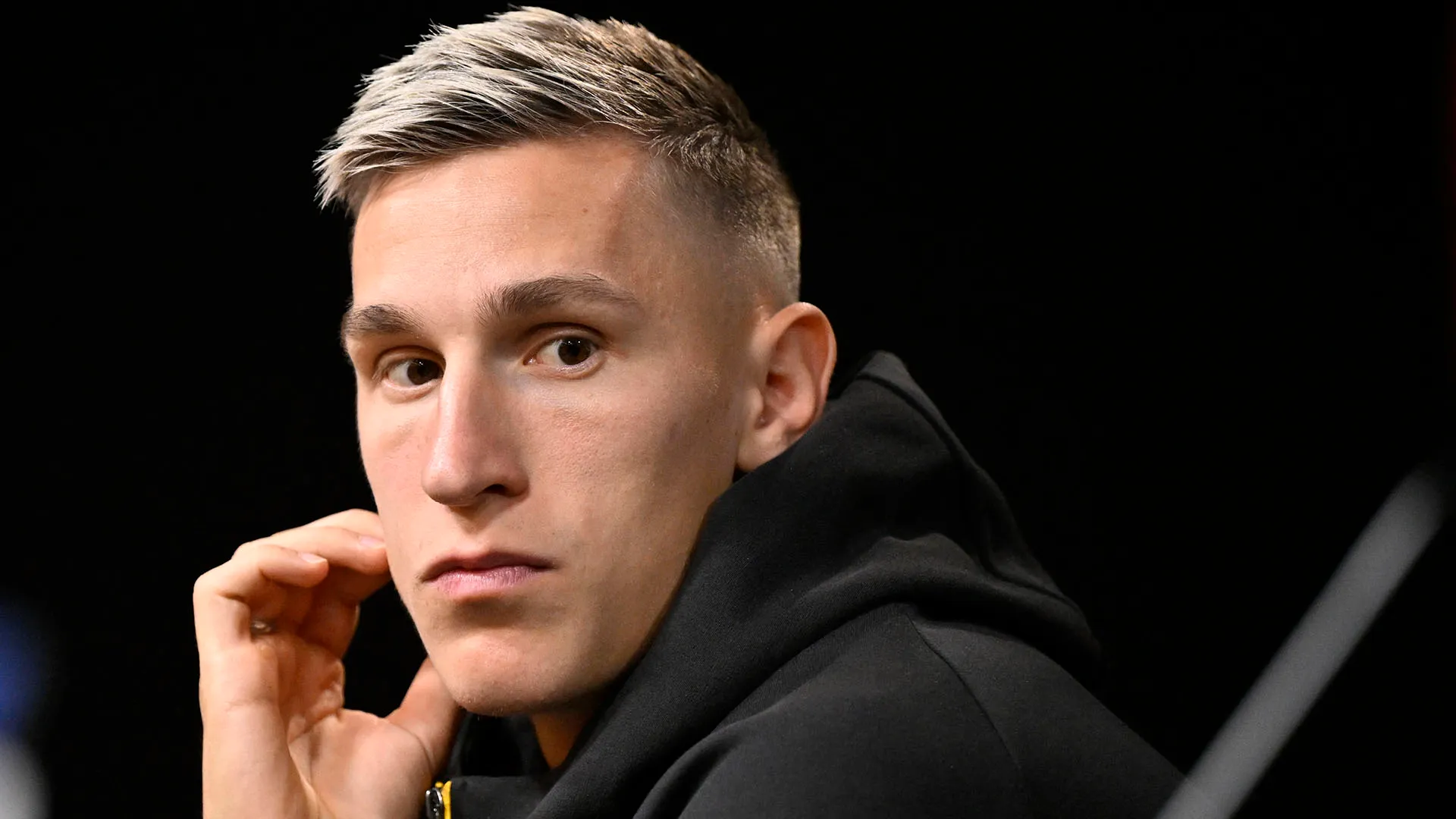 Piace moltissimo anche Nico Schlotterbeck, che potrebbe non rinnovare con il Borussia Dortmund
