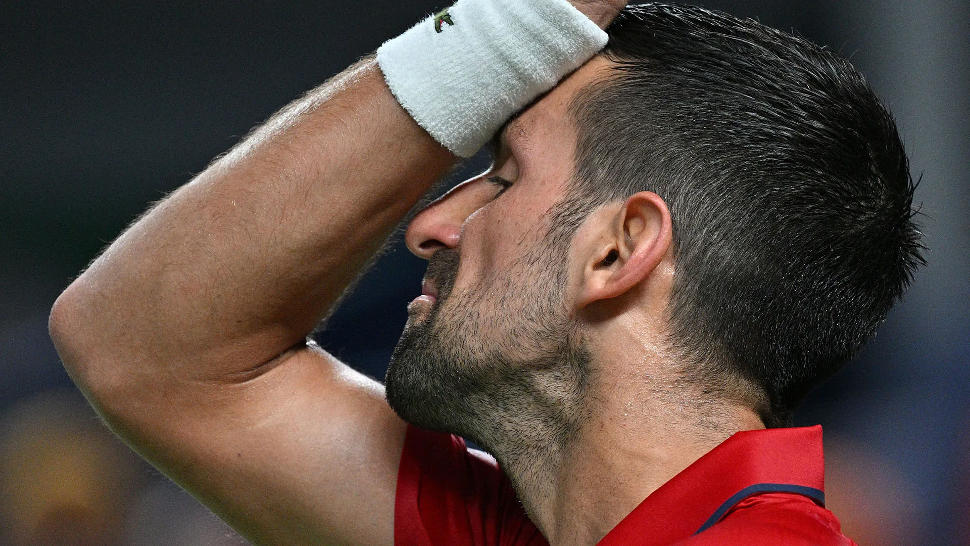 Il tennista serbo ha sofferto tremendamente il clima di Shanghai