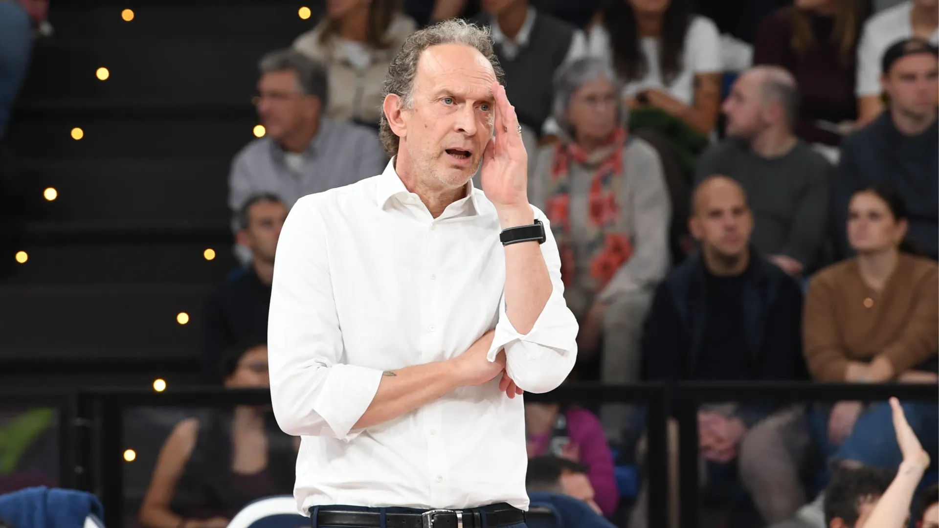 Bernardi cambia assetto: Ishikawa passa in banda con Alsmeier con Herbots schierata da opposto ma l’inerzia rimane favorevole alle padrone di casa, sebbene con grande equilibrio (5-5, poi 7-7 con il primo tempo di Bonifacio). Eze fa break a muro (11-9), Igiede replica (11-11) e dopo qualche occasione sciupata da Novara, le orobiche scappano via 18-13 mentre Bernardi cambia invano assetto di gioco. Finisce, senza sorprese, 25-18 con le azzurre troppo fallose in attacco.

