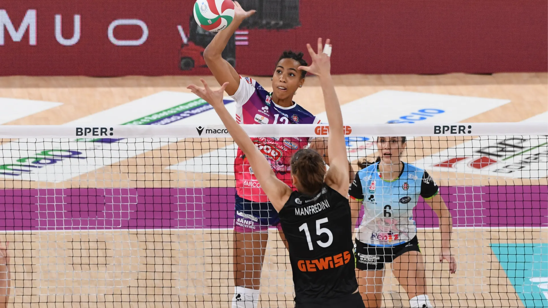 Bergamo in campo con Eze in regia e Kipp in diagonale, Manfredini e Strubbe al centro, Montalvo e Mlejnkova in banda e Armini libero; Igor con Mims opposta a Cambi, Igiede e Bonifacio centrali, Herbots e Alsmeier schiacciatrici e De Nardi libero.