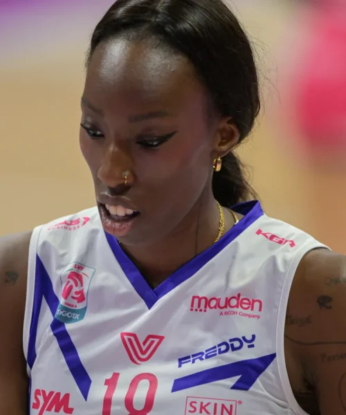 Paola Egonu spalle al muro, rispunta una grande ex: le foto