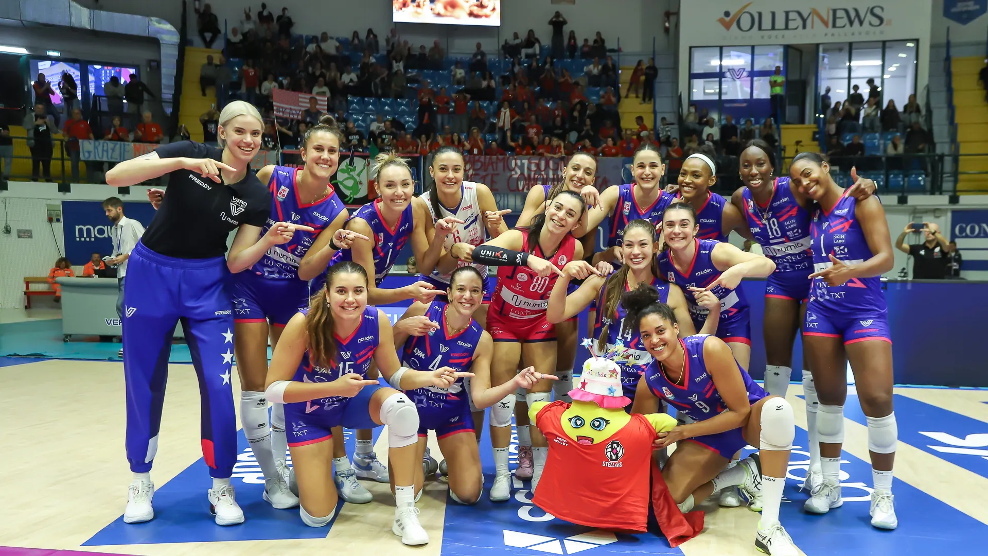 Nei primi due parziali, infatti, le padrone di casa sono sempre state costrette ad inseguire e – nei momenti decisivi del set – hanno mantenuto la giusta concentrazione che ha permesso loro di portarsi sul 2-0, per poi chiudere senza difficoltà.